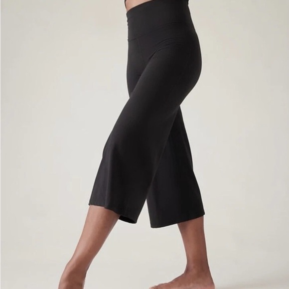 Athleta Elation Wide Crop Pant, Black, Medium NWT - Picture 1 of 6